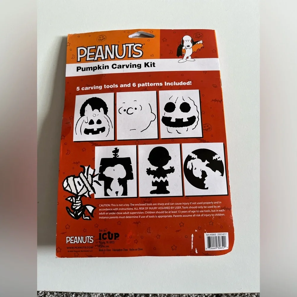New Peanuts Deluxe Halloween pumpkin carving kit- tools & stencils.